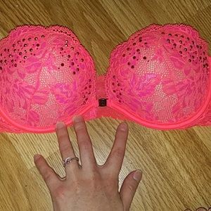 Victoria secret strapless magnetic front pushup